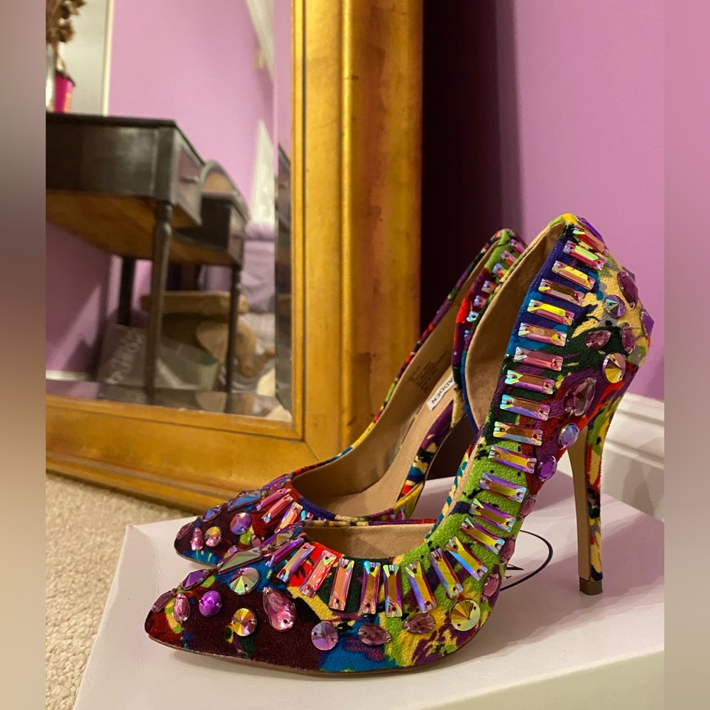 STEVE MADDEN; size 7